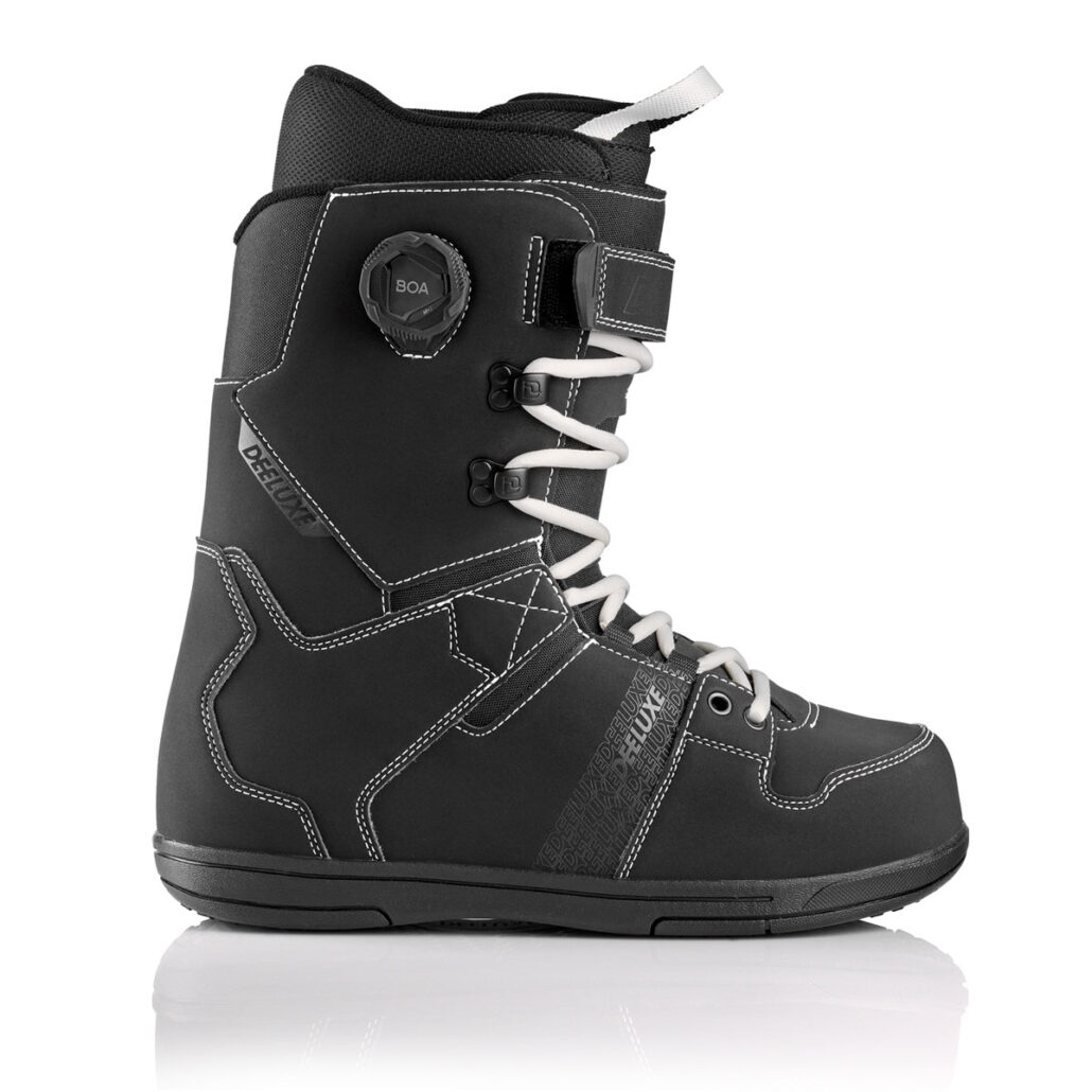 Deeluxe DNA snowboard boot side view in Essential Black with BOA® and traditional laces